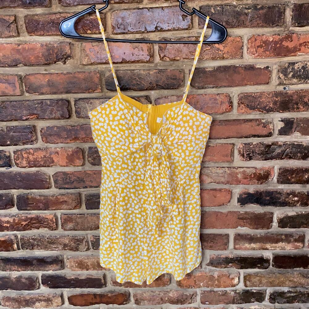 Cloud Ten Mustard Yellow White Floral Sleeveless Tie Bust Romper Women's Medium